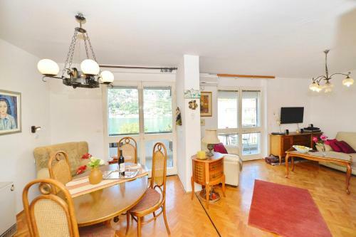Sea View Apartment, Free Parking, Great Location
