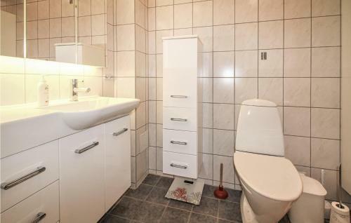 Awesome Home In B�stad With Wifi And 2 Bedrooms