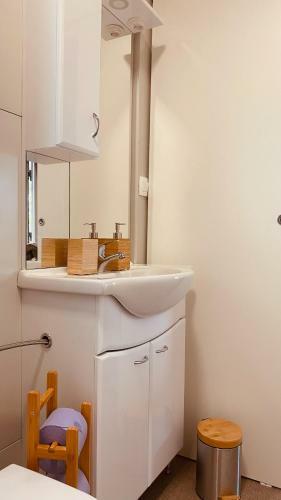 Magnolia House By The River