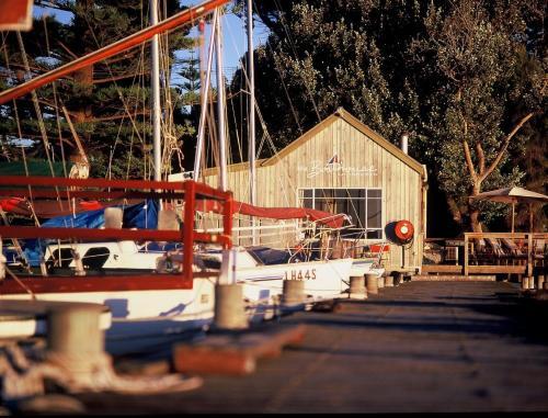 Bed & Breakfast Boathouse & Birks River Retreats