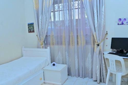 Cheerful 3-bedroom Home In A Family Setting
