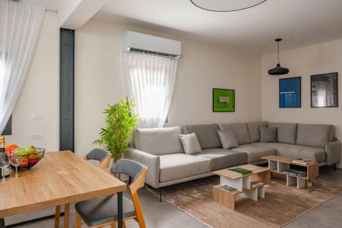 Apartamento ?newly Renovated, Spacious 2br? #bugrashov_life?