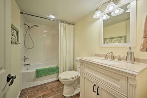 Pine Angry Skunk Cabin With Outdoor Oasis!