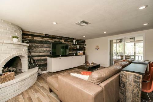 Mid-century Melrose 3bdrm Vintage Vibe With Pool