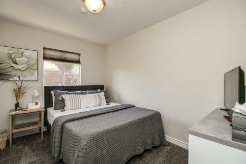 Mid-century Melrose 3bdrm Vintage Vibe With Pool