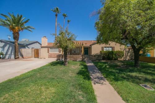 Mid-century Melrose 3bdrm Vintage Vibe With Pool