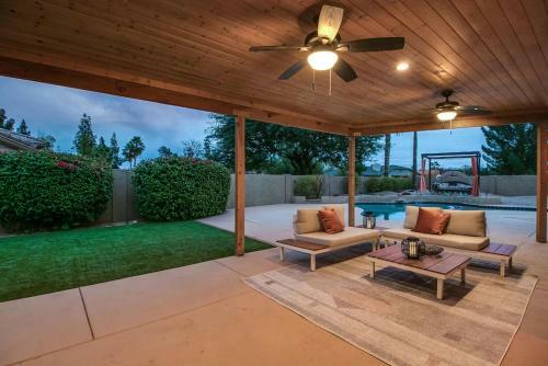 North Scottsdale 4 Bdrm Vacation Sanctuary With Pebble Tech Pool