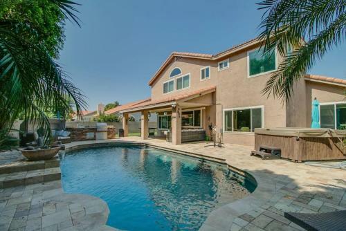 Luxe Scottsdale Home Wpool, Spa, & Tesla Charger
