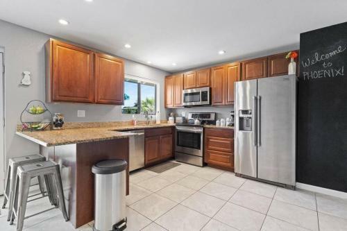 The Comforts' Inn: Desert Oasis
