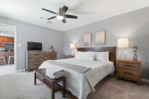 The Comforts' Inn: Desert Oasis
