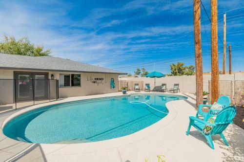 The Comforts' Inn: Desert Oasis