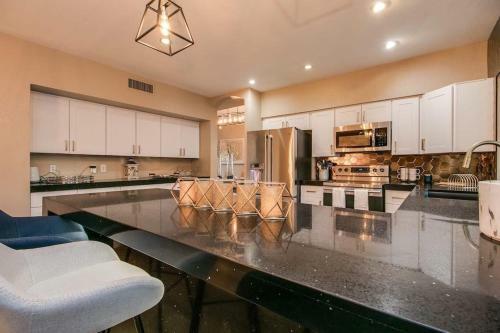Amazing Remodeled Scottsdale 5 Bdrm Wpool