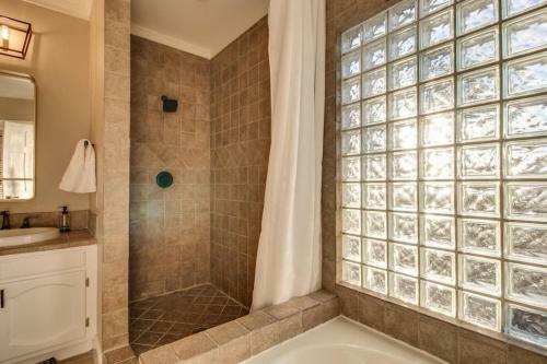 Amazing Remodeled Scottsdale 5 Bdrm Wpool