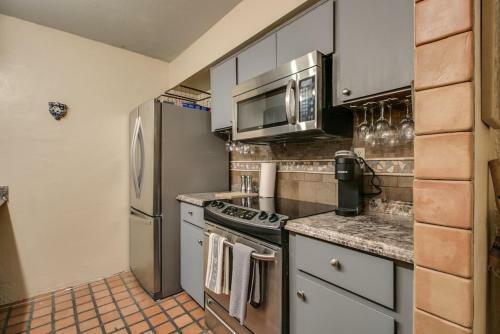 Charming 1-bdrm Condo Steps To Old Town Scottsdale