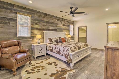 Sleek Show Low Cabin With 2 Decks - Newly Built