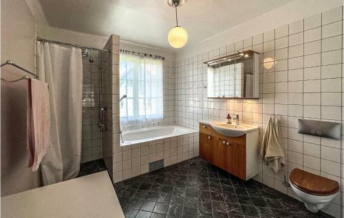 Nice Home In G�teborg With Wifi And 3 Bedrooms