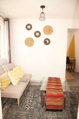 Lovely 1-bedroom Flat In A House In Germiston
