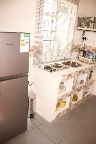 Lovely 1-bedroom Flat In A House In Germiston