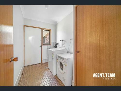 Authentic Canberra Suburban Living, Close To City