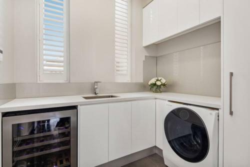 Deluxe Norwood 3 Bdrms, Pool, Wifi Sleeps 6