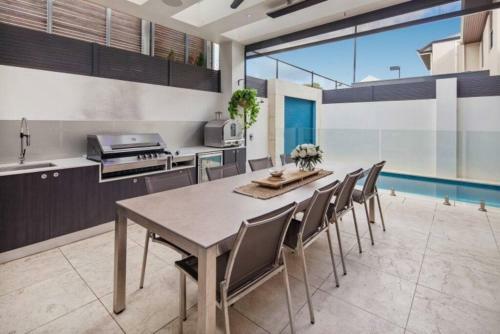 Deluxe Norwood 3 Bdrms, Pool, Wifi Sleeps 6