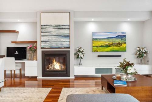 Deluxe Norwood 3 Bdrms, Pool, Wifi Sleeps 6