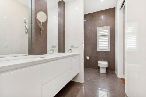 Deluxe Norwood 3 Bdrms, Pool, Wifi Sleeps 6