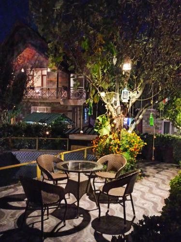 Meraki Cottages
