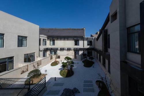 Atour Light Hotel Jinan International Covention Centre