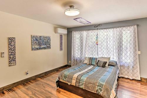 Vibrant Weaverville Escape With Deck And Creek!