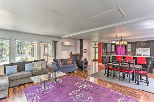 Vibrant Weaverville Escape With Deck And Creek!