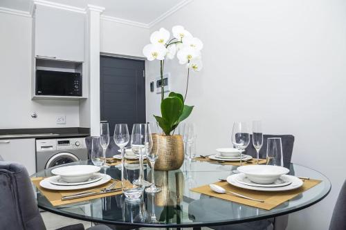 2- Bed Apartment Ground Floor With Garden 82