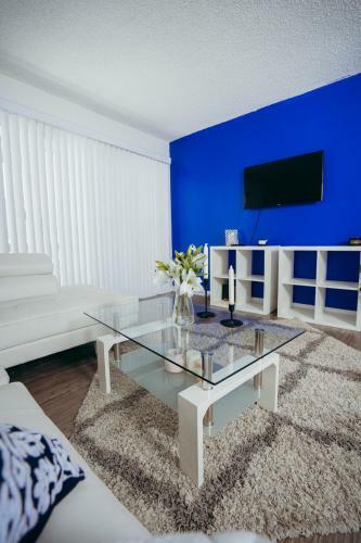 Apartamento Beautiful 1 Bedroom Suite In Central Location!