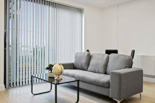 Immaculate And Modern 2 Bedroom Apartment In Slough