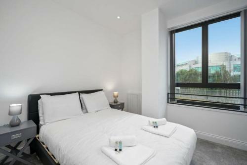 Modern, Stylish Two Bedroom Apartment In Slough