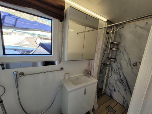 Houseboat Aurora