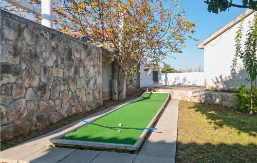 Stunning Apartment In Splitska W/ 1 Bedrooms