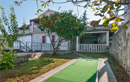 Stunning Apartment In Splitska W/ 1 Bedrooms