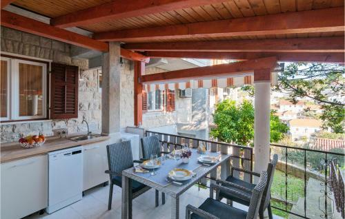 Stunning Apartment In Splitska W/ 1 Bedrooms