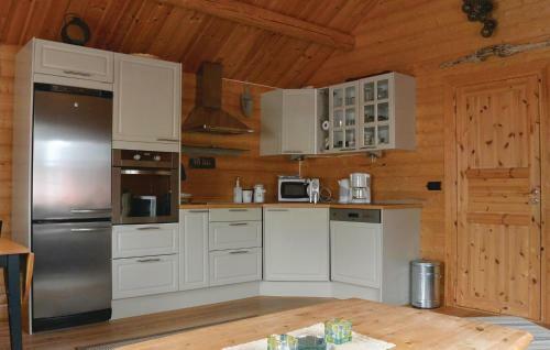 Two-bedroom Holiday Home In Sorvagen