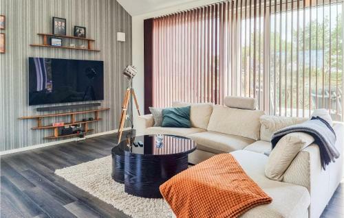 Stunning Home In Kode With Wifi And 4 Bedrooms
