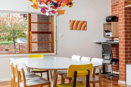 Inner-city Comfort & Charm / Narrabundah