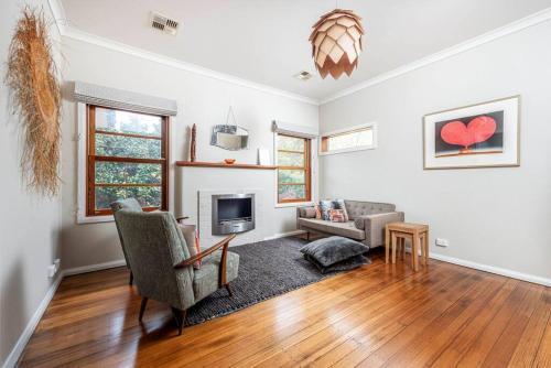 Inner-city Comfort & Charm / Narrabundah