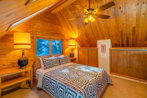 Cozy Cabin Perched On The Mountainside - Alpine Haus