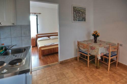 Apartments Srhoj