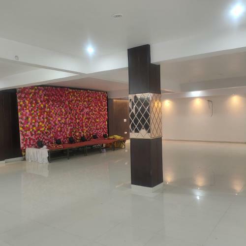 Hotel Holiday Inn By Wb Inn
