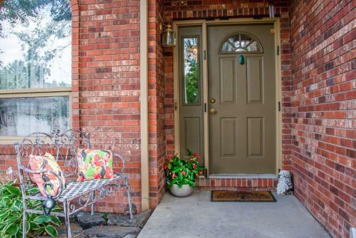 Charming Home With Yard About 12 Mi To Fort Collins