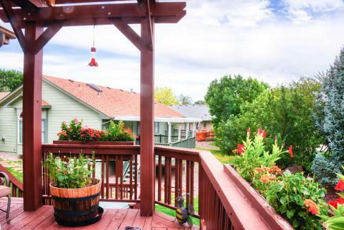 Charming Home With Yard About 12 Mi To Fort Collins