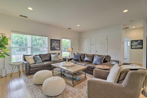 Coastal-chic Home Pool, Patio, 1 Mi To Beach