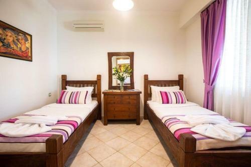 Remarkable Jasmine Apartment In Panormo